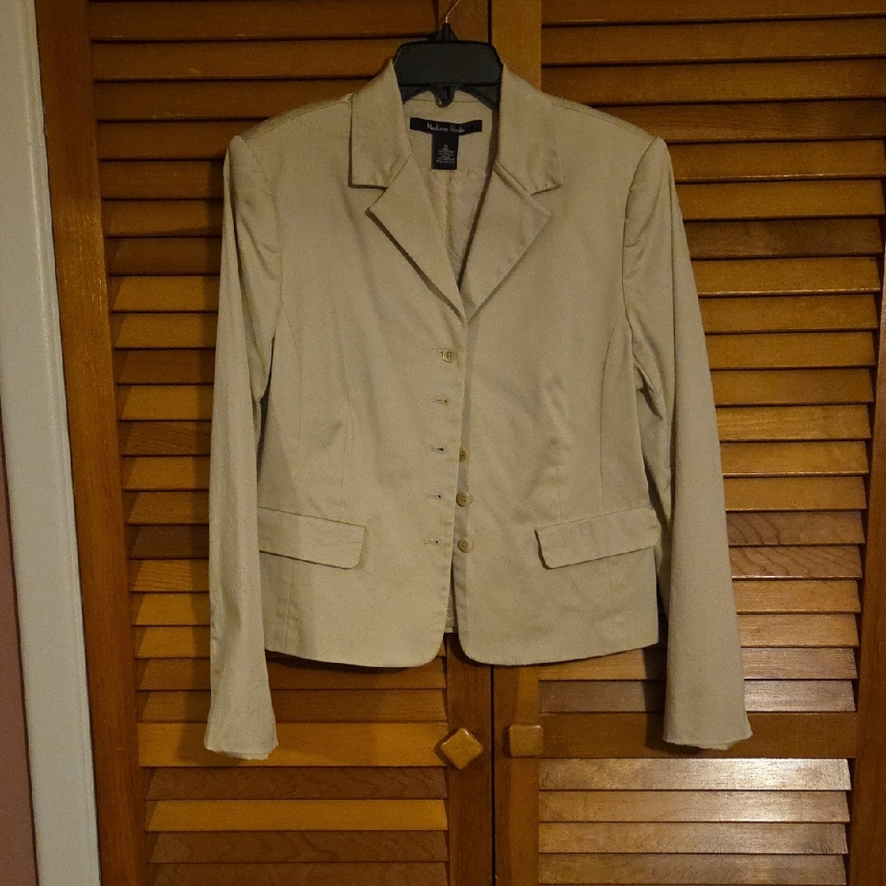 Madison Studio Elegant Beige Blazer